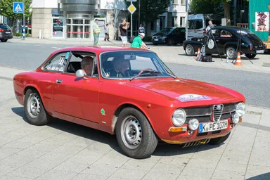 Alfa Romeo GT 1300 / 1600 Junior
