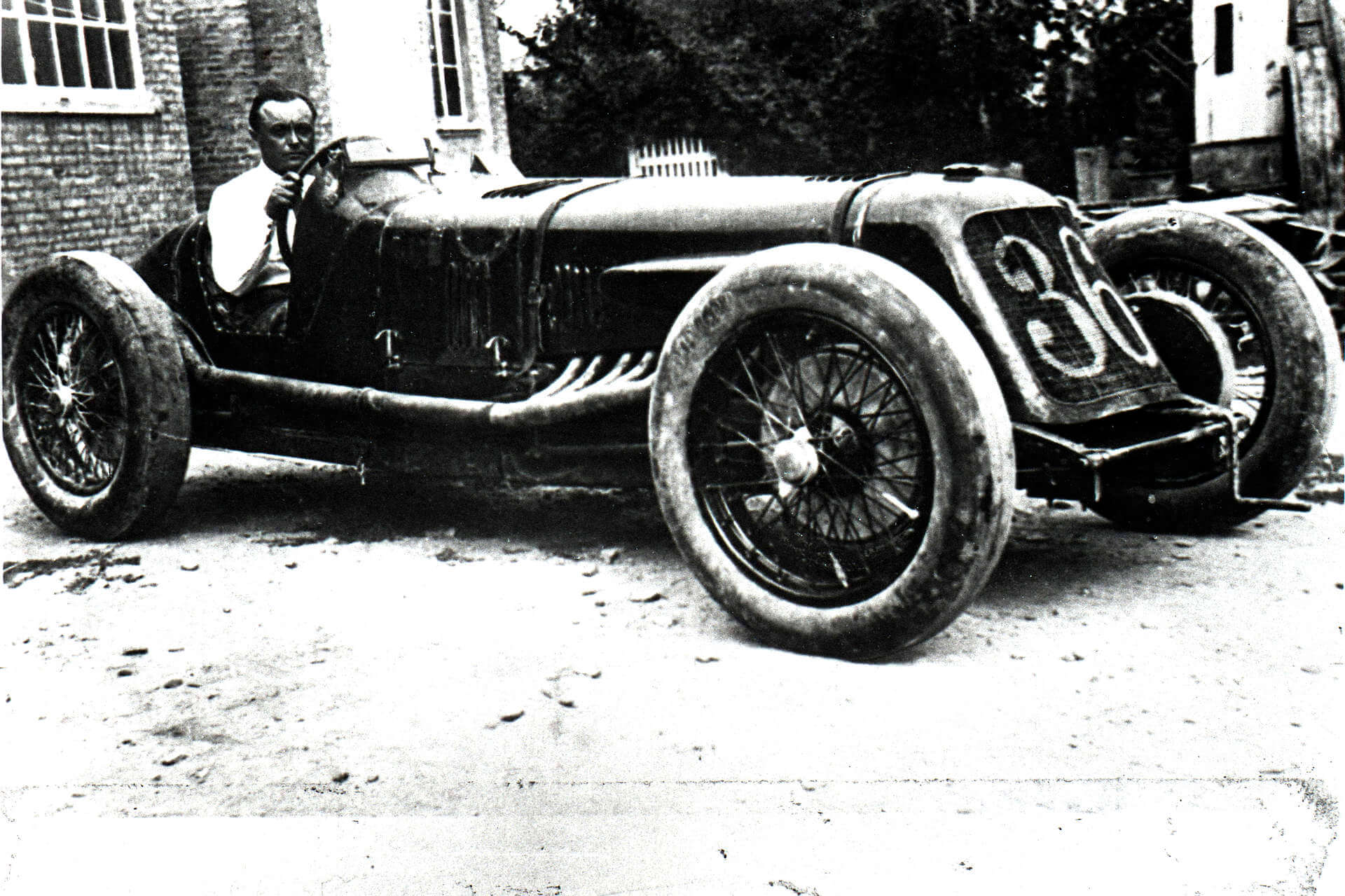 Maserati Tipo V4 con a bordo Mario Umberto Borzacchini